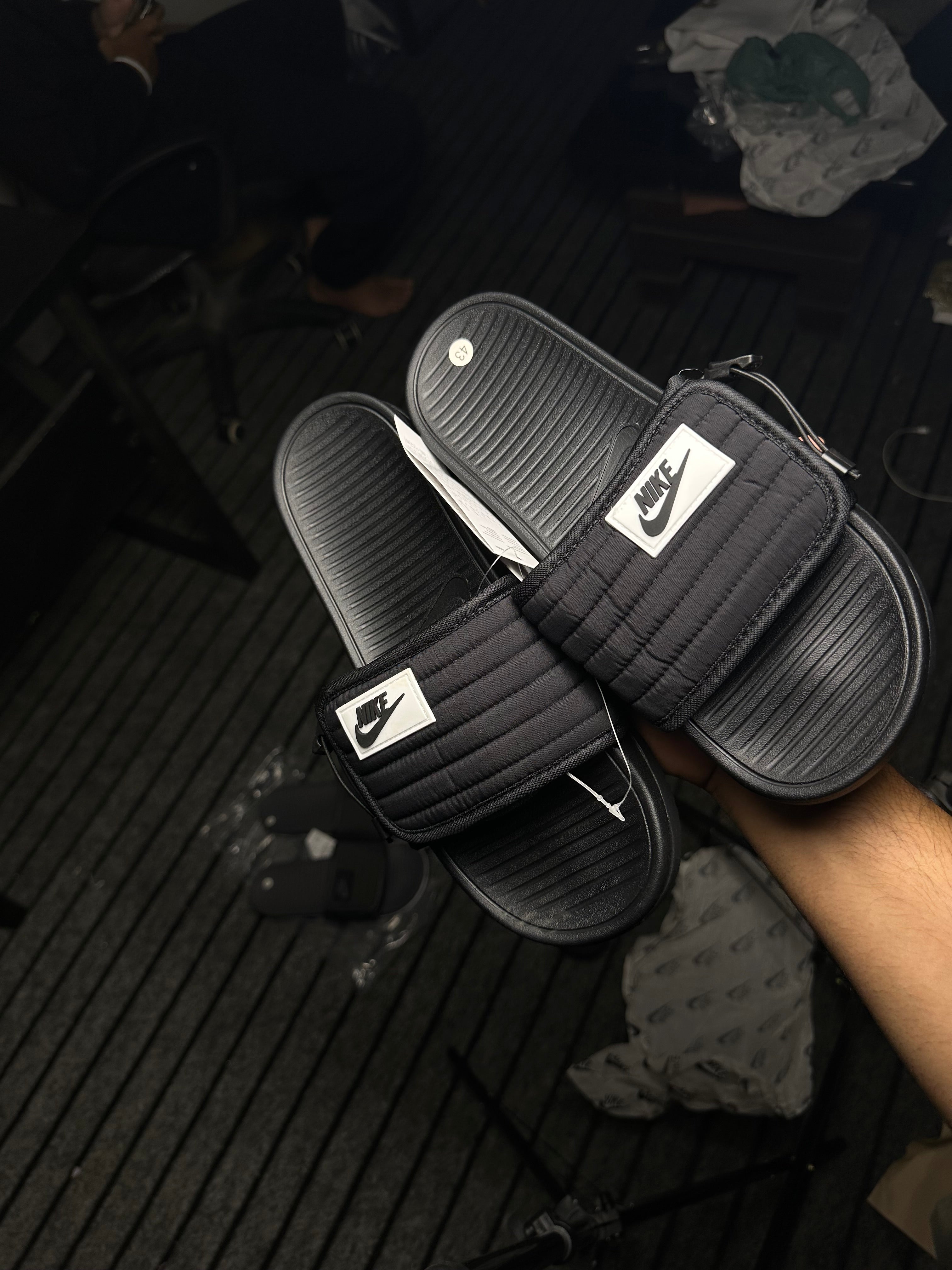 Flipflop slides in 4 colors