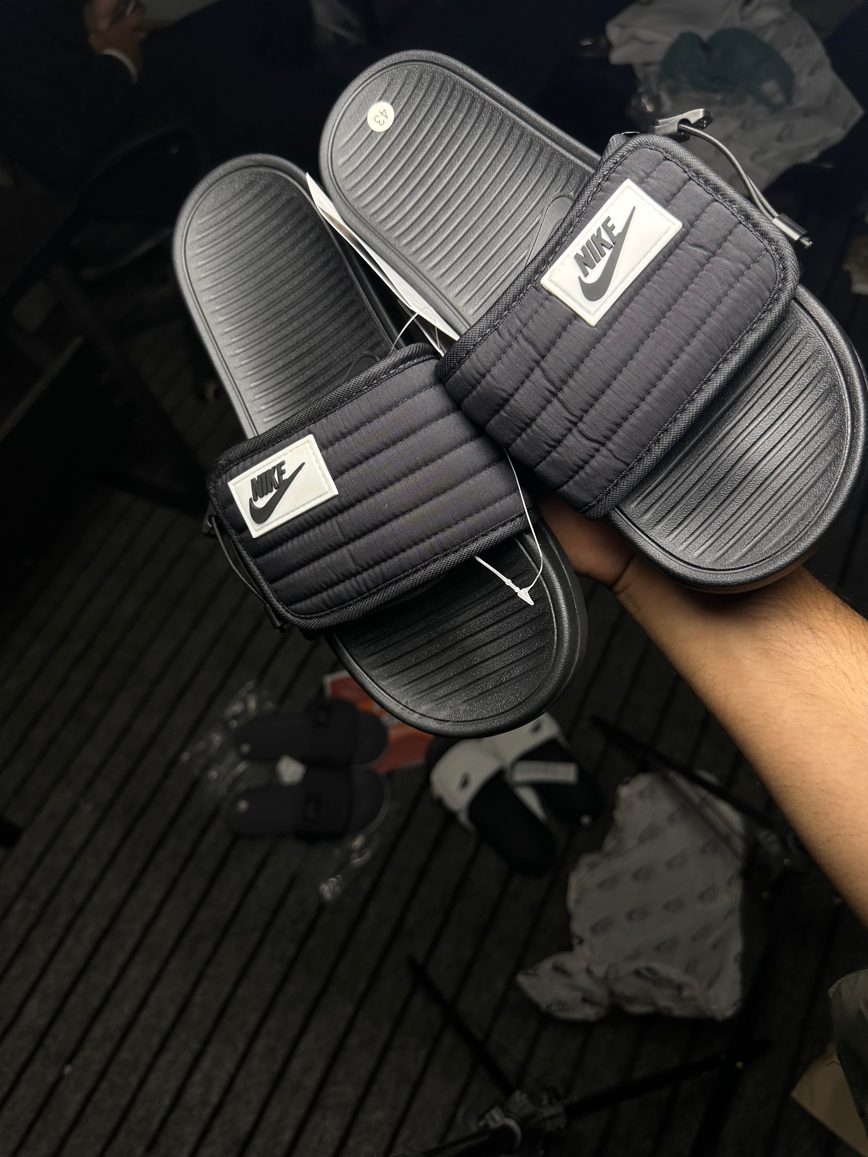 Flipflop slides in 4 colors